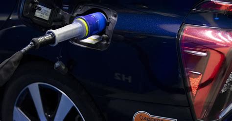 Class action suit highlights inconvenience of hydrogen fuel cell .